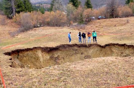 MISTERIJA U SANDŽAKU: Odjednom se otvorila rupa u zemlji, gdje nikad ništa slično nije zabilježeno!