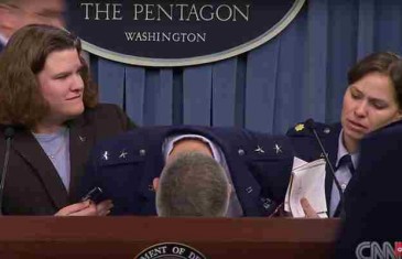 Američki general onesvjestio se tokom konferencije za medije