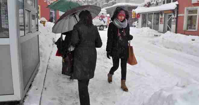 Nakon proljetnih temperatura, sutra šok: Osjetno hladnije, a padat će i snijeg!