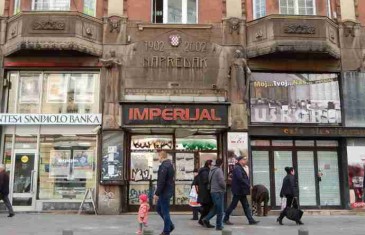 ŠOKANTNO: Provokatori istakli šahovnicu u centru Sarajeva! (FOTO)