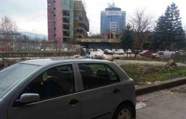 Kultura u Sarajevu: Zašto u kontejner kada smeće možete baciti kroz prozor?