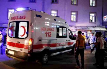 NOVA PUCNJAVA U ISTANBULU: Upao u džamiju za vrijeme molitve, najmanje dvoje ozlijeđenih