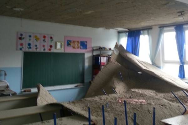 U učionici u Zenici se odlomio dio plafona… Pogledajte šta se desilo…