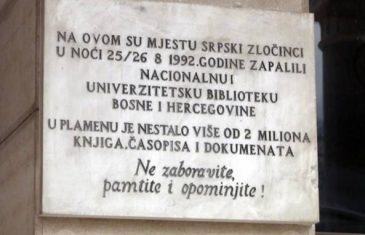Predstavnici Srbije nisu htjeli ući u Vijećnicu: Ploče na kojima piše srpski zločinci prekrivene!