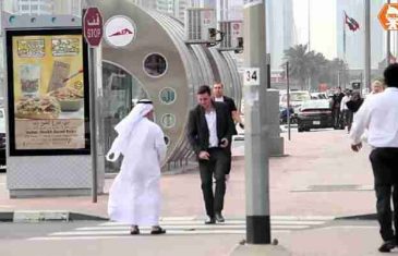 NEĆETE VJEROVATI: Pogledajte šta se dešava kada vam u Dubaiju ispadne novčanik – VIDEO