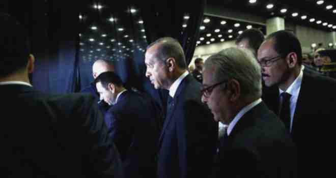 Skandal na sahrani Muhameda Alija: Erdoganu nije dozvoljeno da na kovčeg stavi tkaninu sa Kabe