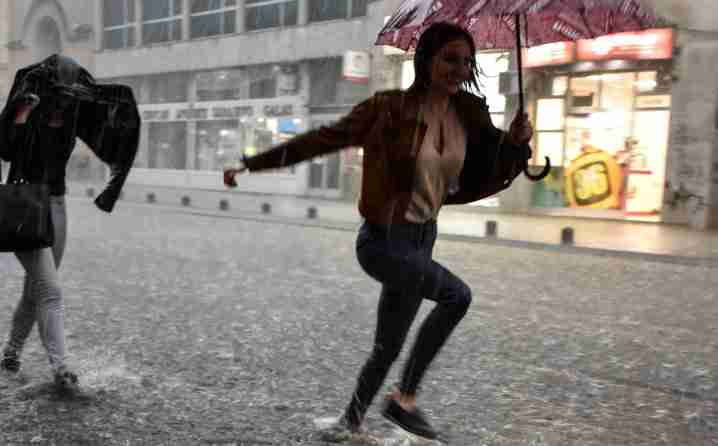 (FOTO) NOVO OLUJNO NEVRIJEME: Meteorolozi i danas najavljuju nestabilno vrijeme