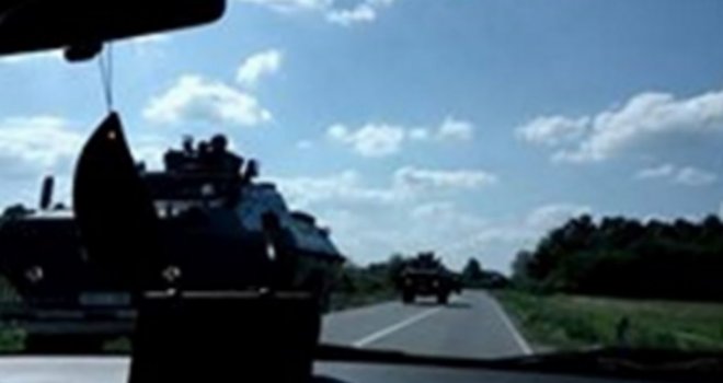 BOSNA NA NOGAMA: ŠTA SE TO DEŠAVA U RS: Danas na ulicama RS snimljena vojna vozila i transporteri bez oznaka (FOTO)