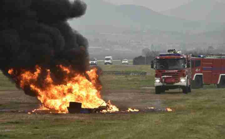 SARAJEVO: Vatra i dim nad aerodromom, čuju se sirene vatrogasnih kola i hitne pomoći (FOTO)
