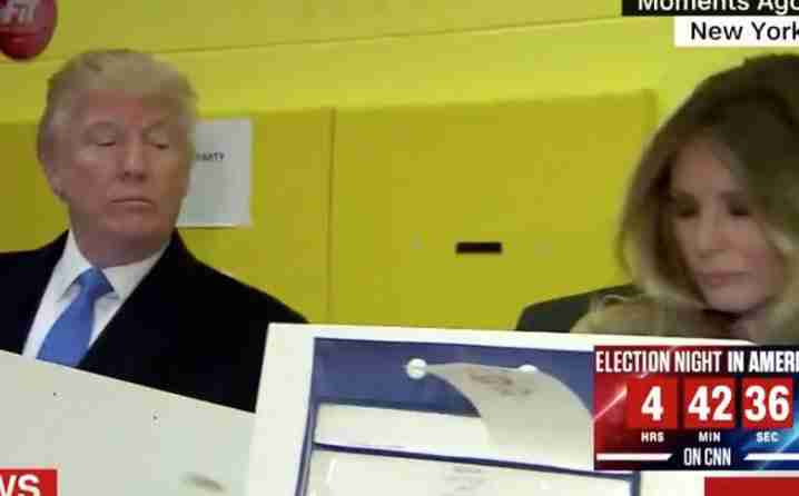 Hit na internetu: Trump virio u listić supruge da se uvjeri da je glasala za njega