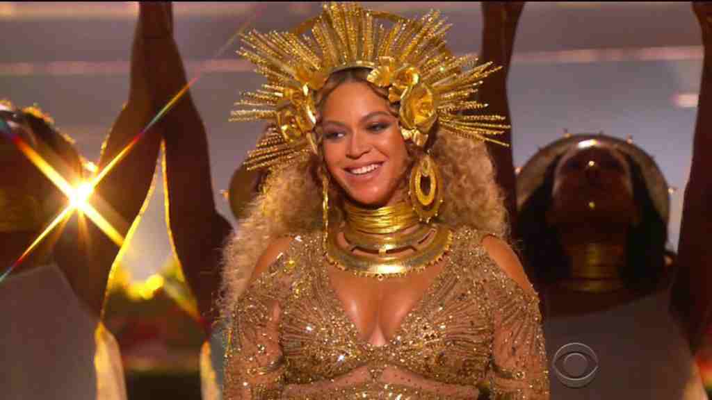 PRVO POJAVLJIVANJE NAKON OBJAVE O TRUDNOĆI Beyonce na Grammyju pokazala trbuščić.