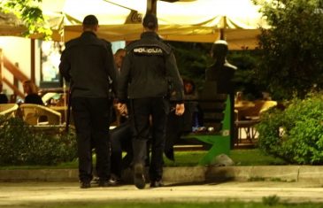 Sirove strasti u strogom centru grada: Razvratni par u Sarajevu nije se mogao suzdržati, policija morala intervenirati (VIDEO)