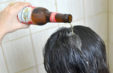 Prilikom kupanja sipala je flašu PIVA na kosu,a kada vidite zašto i vi ćete slijediti njen primjer!