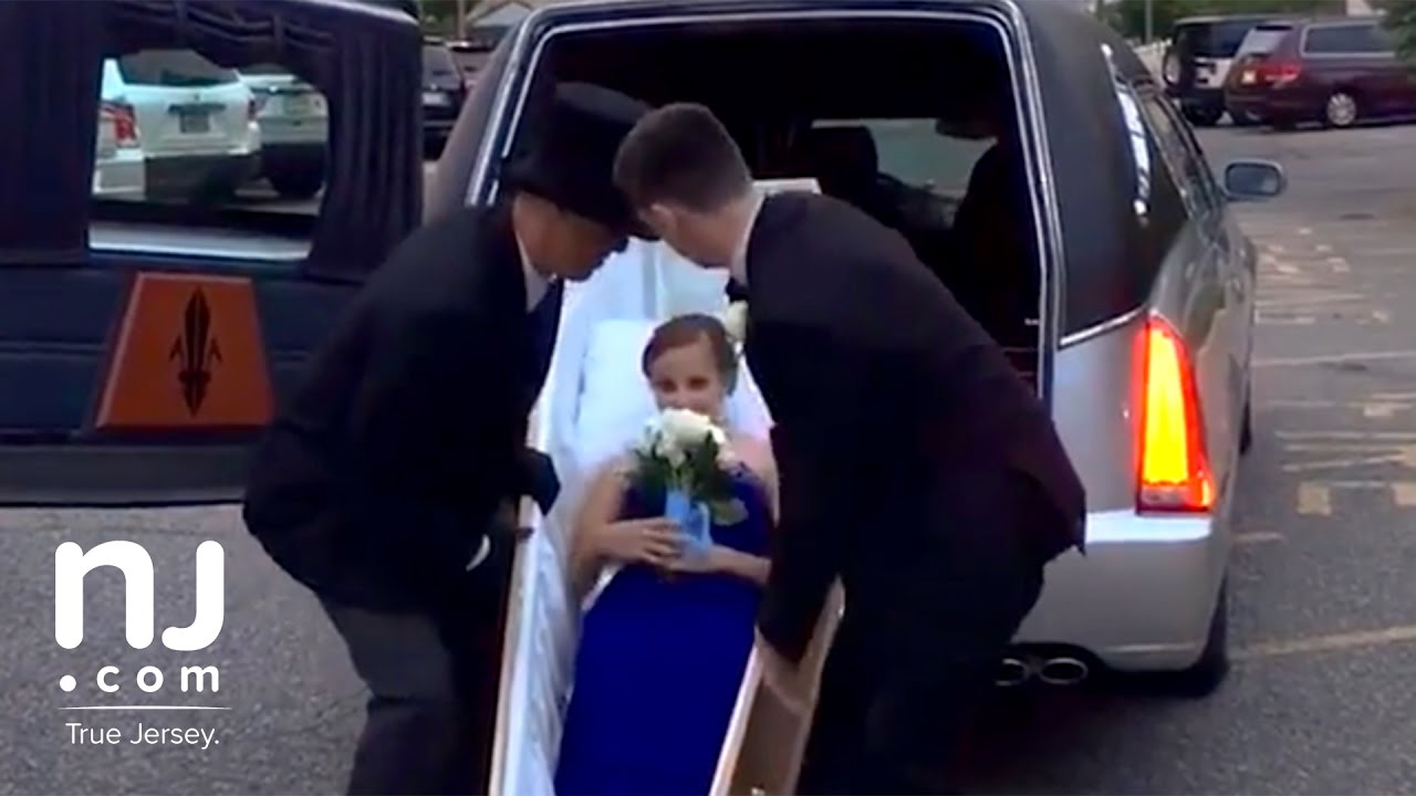 Bila je uvijek fina i mirna u školi, a onda je na maturu došla pogrebnim vozilom: Svi u šoku kad je izašla iz mrtvačkog sanduka! (FOTO) (VIDEO)