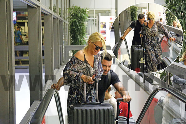 ZAGLAVILI SE NA AERODROMU: Nataša i Luka stigli s Ibice!