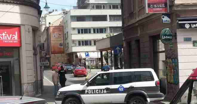 Incident u centru Sarajeva: Petorica momaka pretukli mladića