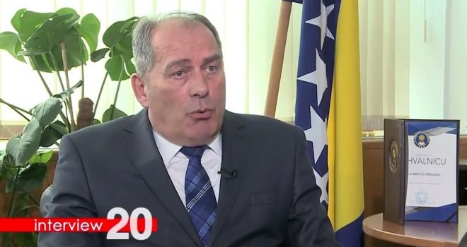Ministar Dragan Mektić pred kamerama otkriva: Ko koga prisluškuje i prati u BiH, ko laže, a ko ucjenjuje…
