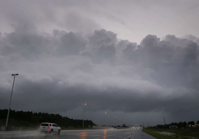 IRMA STIŽE DO FLORIDE: Stvorilo se više uragana nad okeanom, SMRTONOSNA OLUJA PRIJETI DA UNIŠTI SVE