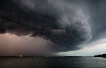 Tamni oblaci sa zapada stižu iznad BiH, meteorolozi najavljuju: Svaki dan olujni vjetar, pljuskovi, gromovi…