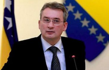 MLADEN BOSIĆ OTKRIVA: “Dodik i Vučić jedan drugom su alibi za razne političke poteze; Čović koristi Dodika da bi blokirali što više stvari i ucijenio…”