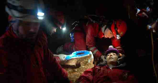 Pogledajte akciju spašavanja povrijeđene alpinistice iz jame duboke 150 metara