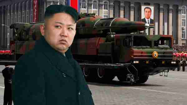 Raskošnu vojnu paradu u Pjongjangu Kim začinio obećanjem: ‘Samo nas probajte uzurpirati…‘