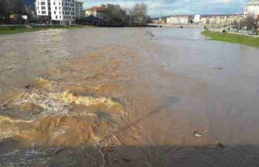 Nakon jake kiše: Izlile se rijeke u nekoliko sarajevskih naselja, ugrožene kuće
