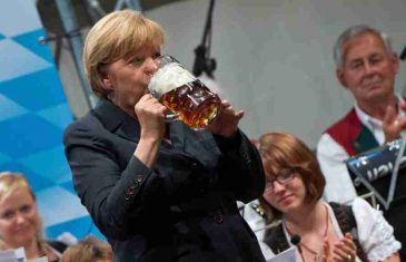 CNN JOJ IZVUKAO KOSTURE IZ ORMARA: Angela Merkel krije prljavu tajnu Njemačke