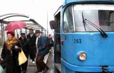 Kako se džepari po sarajevskim tramvajima: Njemu pozli, plavooka trudnica priskoči u pomoć, a treći…