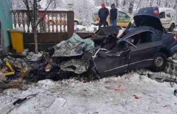 Stravična nesreća kod Živinica: Vatrogasci satima vadili tijela iz smrskanog auta