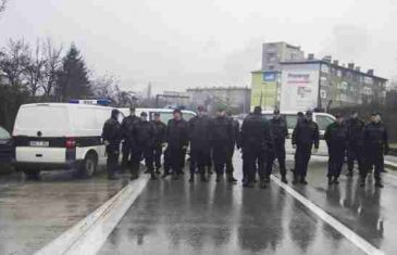 Haos na magistralnom putu M-17: Radnici Željezare se sukobili s policijom, povrijeđeno više osoba!