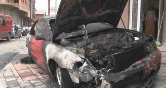 Mladić iz Zvornika zapalio majčin ‘Audi’ jer ga majstor nije primio, a zatim nožem nasrnuo na automehaničara…