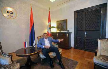 Dodik došao u posetu, novinar odbio da se fotografiše