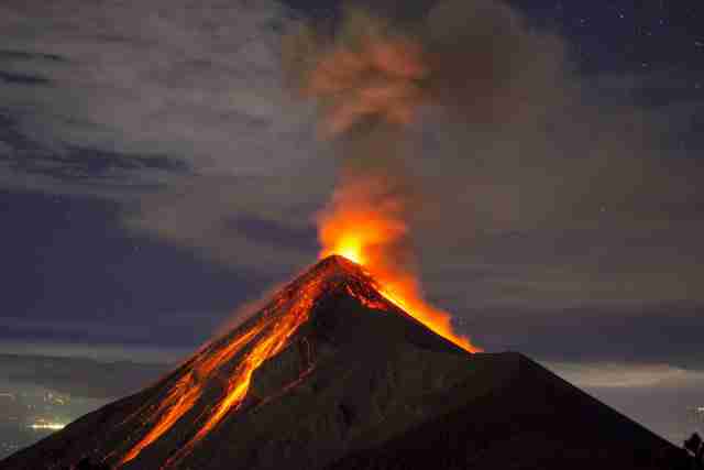 Aktivirao se vulkan u Papua Novoj Gvineji, ljudi evakuisani.SOKANTNO!