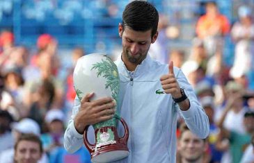 NOLE, BIĆEŠ TI I SJAJAN TRENER! Evo kako je Đoković dijelio savjete jednom mališanu na treningu!