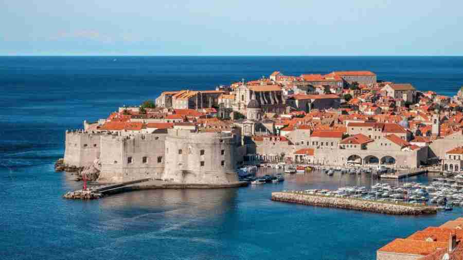 HRVATSKI NACIONALISTI DIVLJAJU NA JADRANU: Protjerali Trebinjca iz Dubrovnika samo zato što je imao tetovažnu sa znakom…