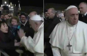 O OVOME BRUJI CIJELI SVIJET: Papa Franjo se toliko naljutio na hodočasnicu da ju je UDARIO, pogledajte što se dogodilo…