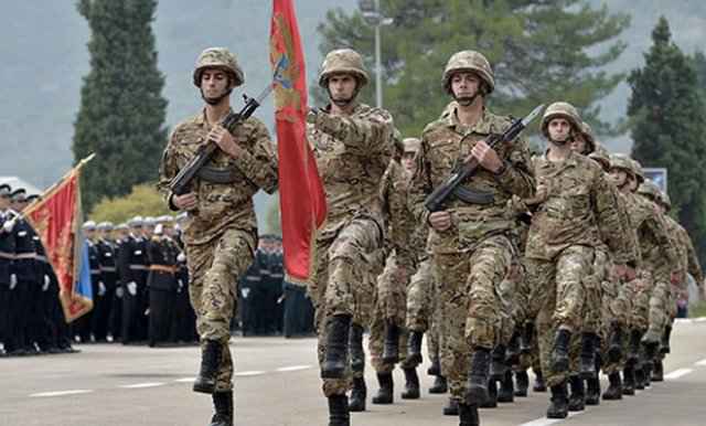 VUČIĆEVI MEDIJI VRIŠTE IZ PROMUKLOG GRLA: Vojska Crne Gore se priprema za izlazak na ulice