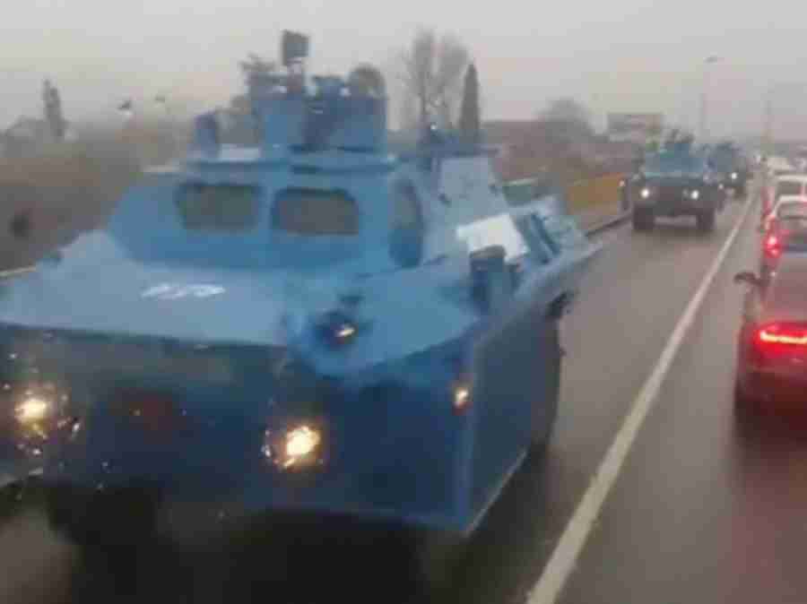 SRBI IZ CRNE GORE SE PREPALI: Kolona policijskih oklopnjaka ušla u Podgoricu (VIDEO)
