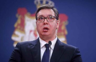 VUČIĆ DOBIJA ŠAMAR ZA ŠAMAROM: Infektolog vratio medalju Vučiću zbog napada na njegovu porodicu