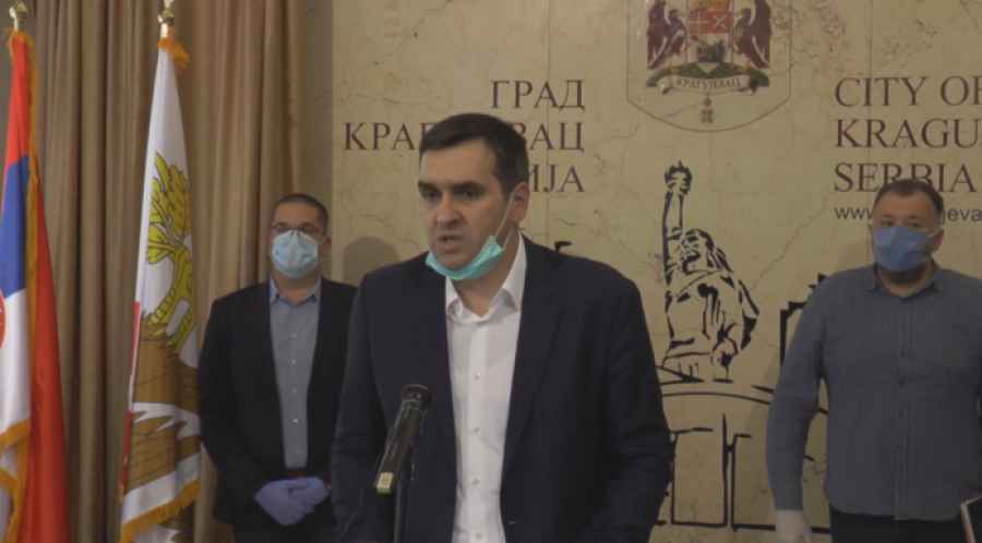 “NAŠEM NARODU JE POTREBA MOTKA”: Pogledajte kako je gradonačelnik Kragujevca zaprijetio građanima