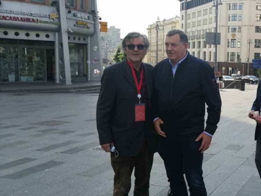 JA TEBI SERDARE, TI MENI VOJVODO: Dodik u društvu Kusturice prošetao Moskvom