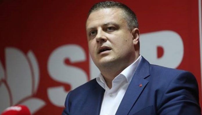 MIJATOVIĆ SVOM ŽESTINOM: “Mene zovu izdajnikom, jer volim BiH, a veliki Srbin poklanja ukradenu ikonu; Gospodo iz međunarodne zajednice…”