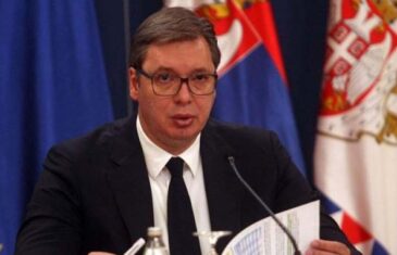 JANKO VESELINOVIĆ NAJAVLJUJE: „Vučić će, ako bude trebalo, zbog fotelje priznati i nezavisno Kosovo…“