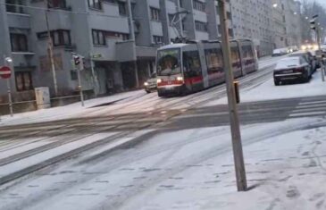 ZABIJELIO SNIJEG KAO USRED JANUARA, NESTVARNI PRIZORI: Pogledajte snimak, STIŽE NAM JOŠ JAČE NEVRIJEME