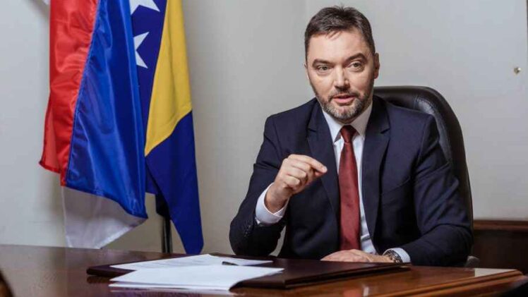 KOŠARAC OTVORENO PRIJETI: “Zar stvarno mislite da smo naivni i da ćemo vam aplaudirati, bespogovorno prihvatajući vaše zamisli…”