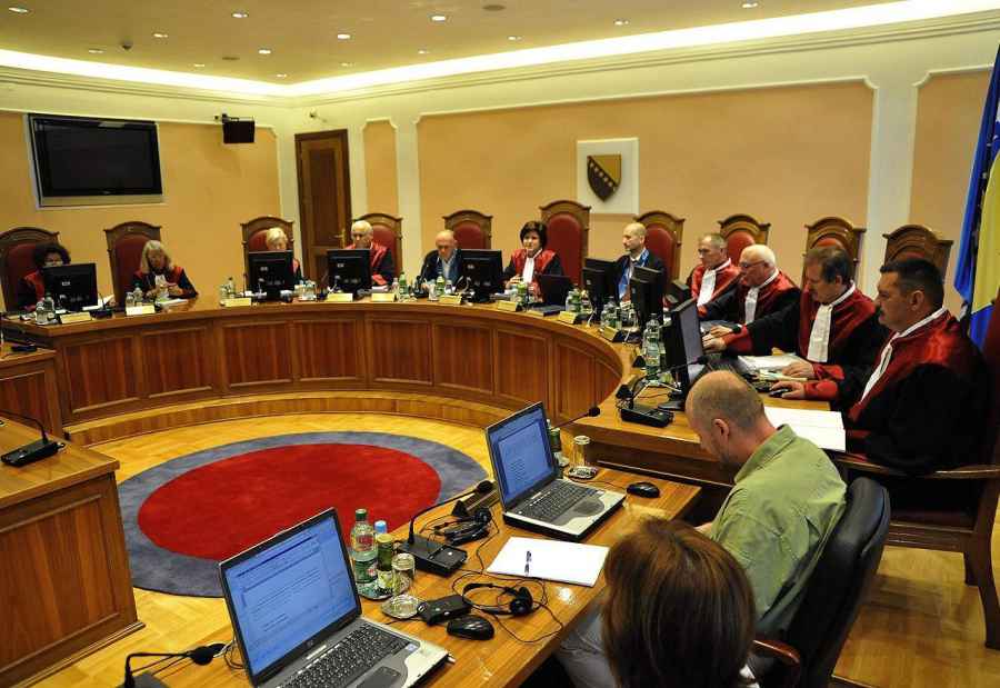 OD DANAS STUPA NA DUŽNOST: Ko je nova sutkinja u Ustavnom sudu Bosne i Hercegovine!?