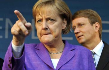 “DEUTSCHE WELLE” ANALIZIRA: Uznemirava kada Angela Merkel, poznata po čeličnim živcima – izgubi prisebnost