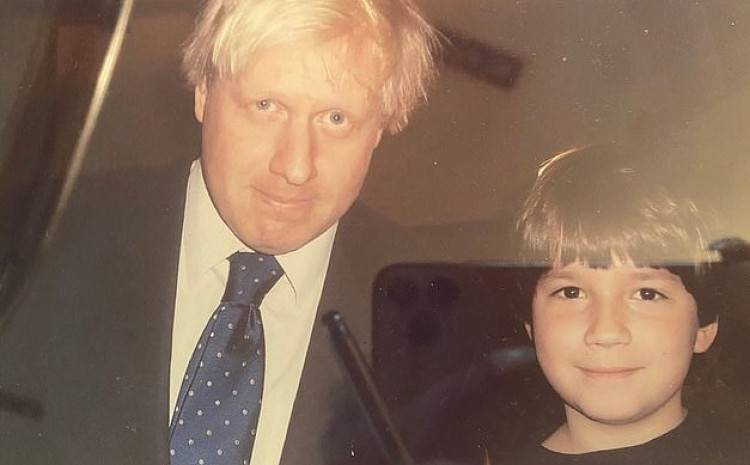 ZLOČIN POTRESAO LONDON: Majka ubijenog Svena Badžaka traži pomoć Borisa Džonsona
