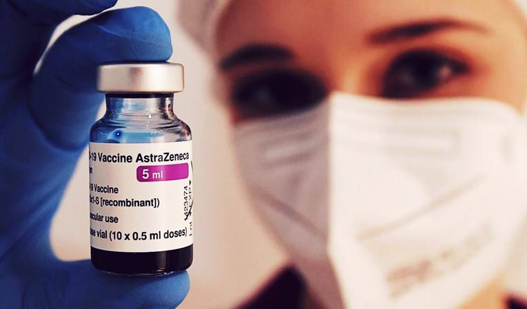 Hrpa zemalja zaustavila je cijepljenje AstraZenecom. Je li to cjepivo stvarno opasno?